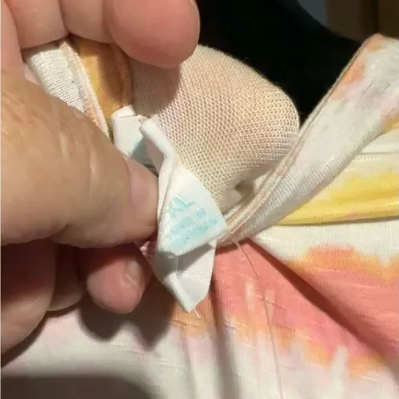 LuLaRoe Layla Mandarin Collar Shirt – Women’s 2XL – White with Tie Dye Stripes – - Picture 4 of 5